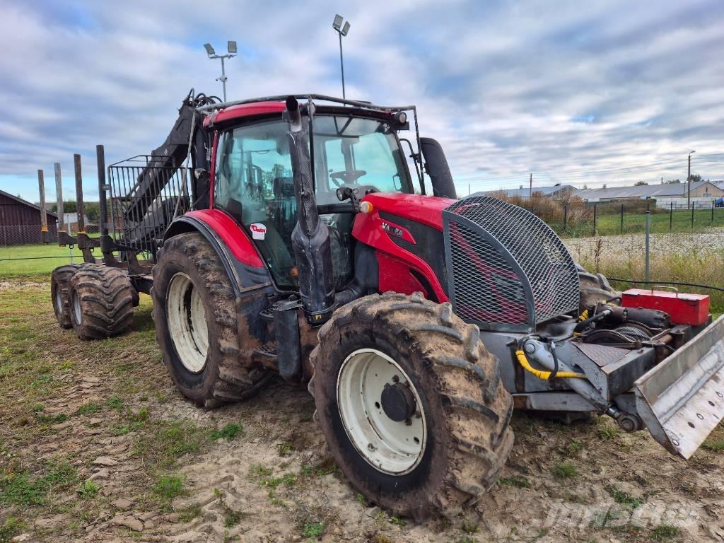 Valtra N 154 E Traktor med skogsutstyr