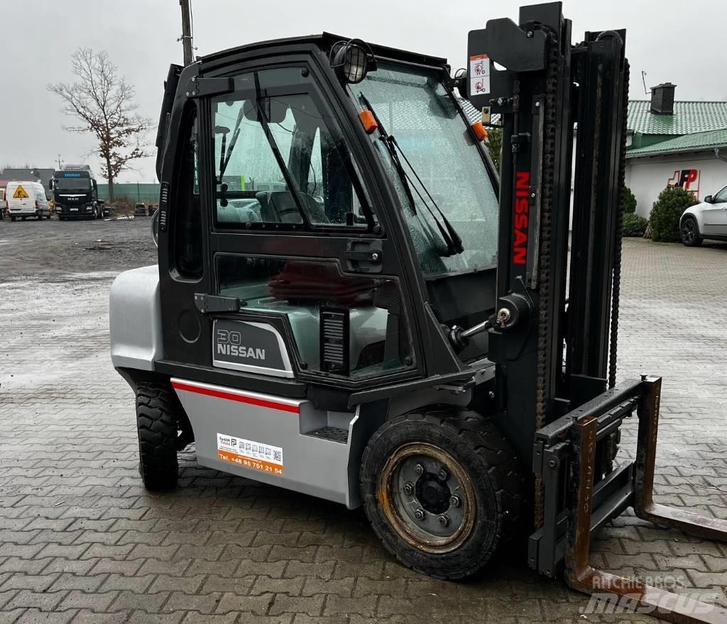 Nissan UG1D2A30LQ Propan trucker
