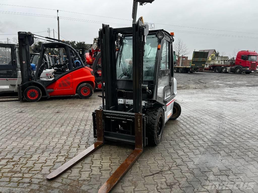 Nissan UG1D2A30LQ Propan trucker