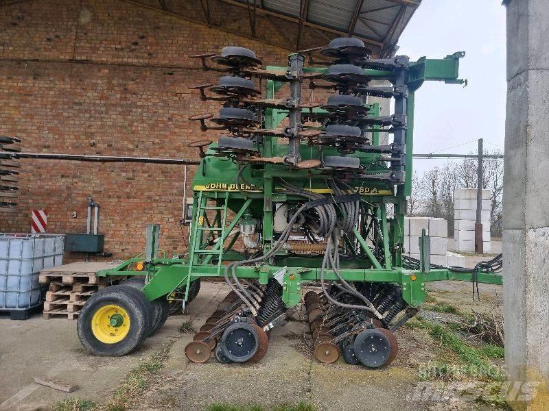 John Deere 750A Landbruk - Annet