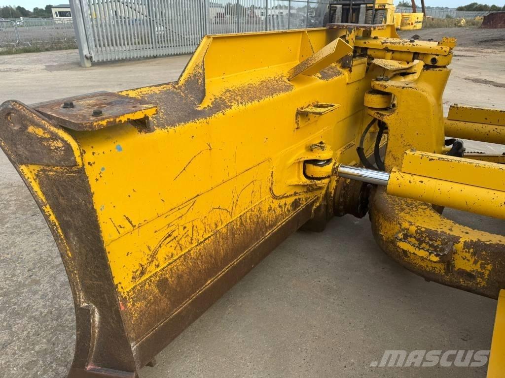 Komatsu D61PX-24 Dozere Beltegående