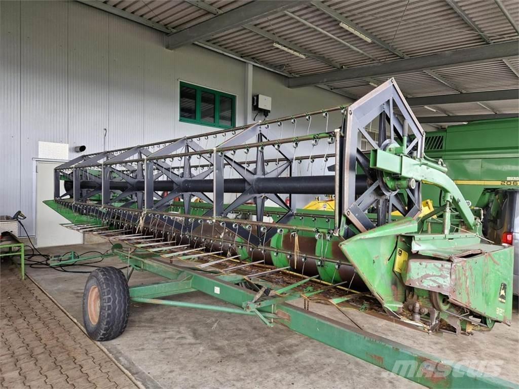 John Deere 2066 Skurtreskere