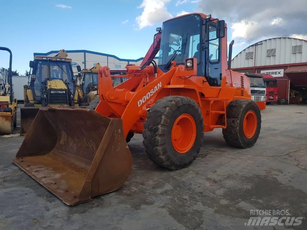 Doosan 160 v Frontlastere og graveredskap