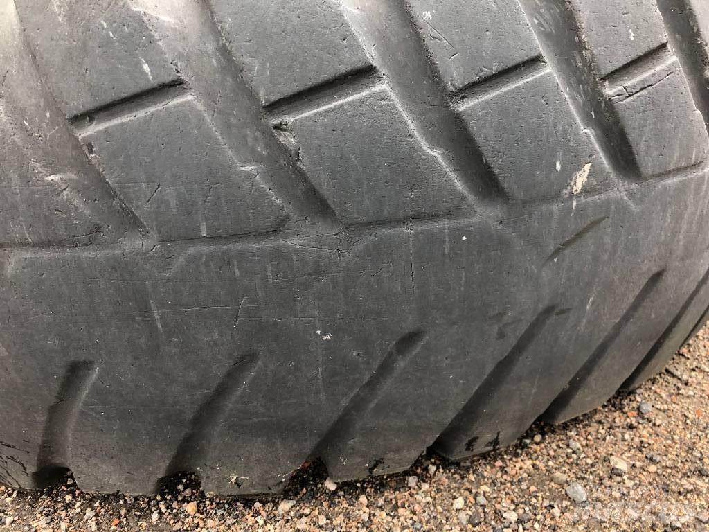 Nokian 400/80R28 Dekk, hjul og felger