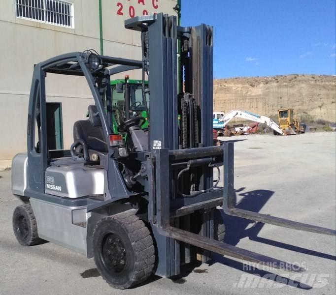 Nissan FGD02A30Q Diesel Trucker