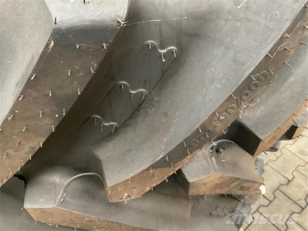 BKT 600/65R28 Dekk, hjul og felger