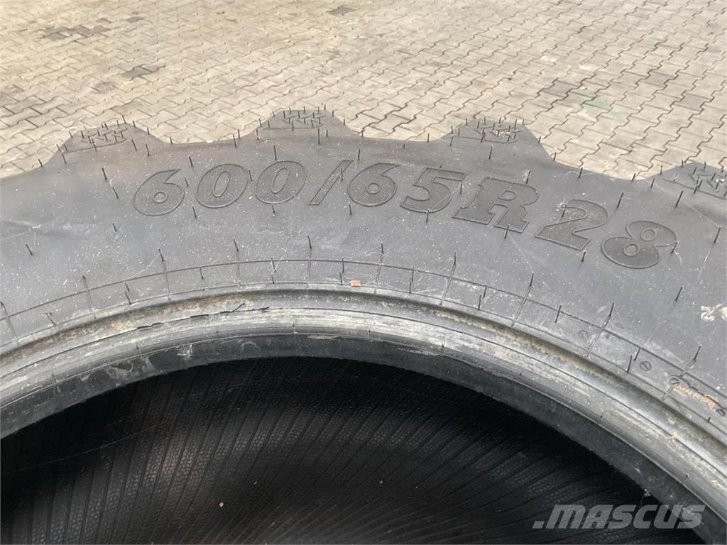 BKT 600/65R28 Dekk, hjul og felger