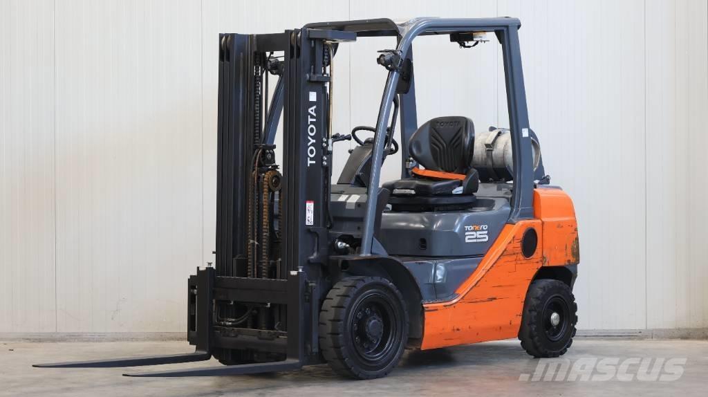 Toyota 02-8 FGF 25 Propan trucker