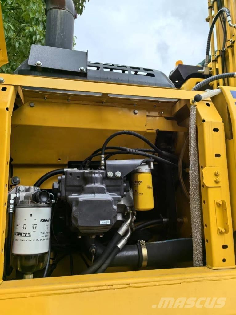 Komatsu PC 220-8 Beltegraver