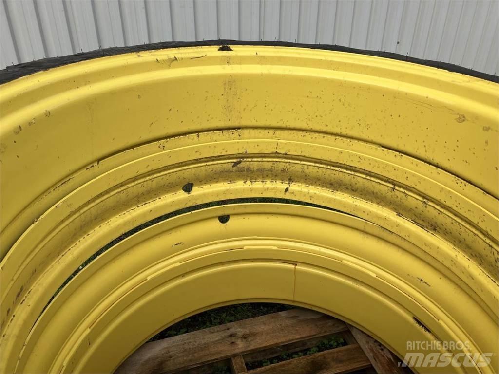 Taurus 270/95R44 Dekk, hjul og felger