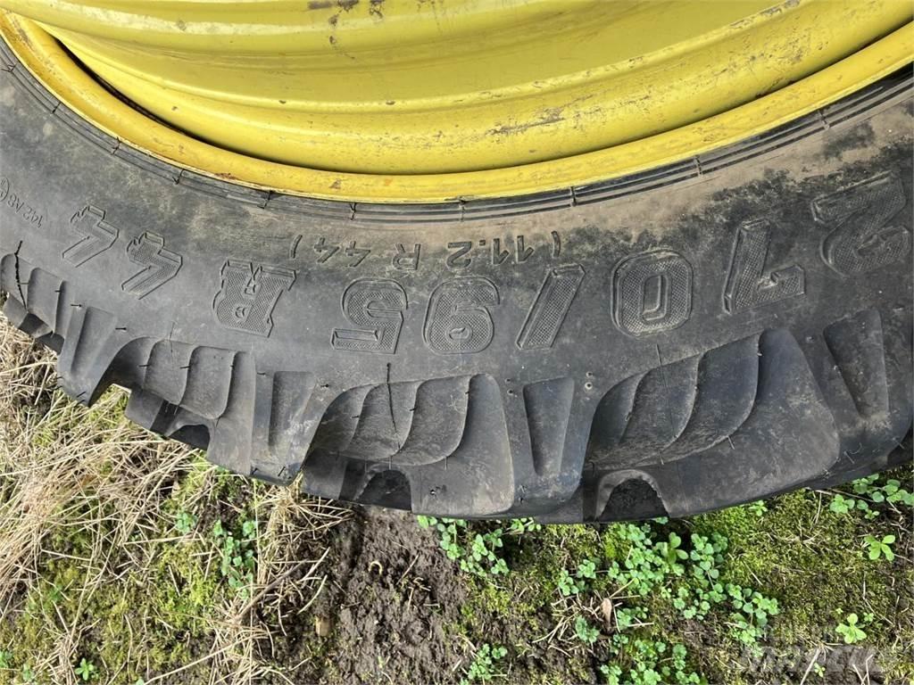 Taurus 270/95R44 Dekk, hjul og felger