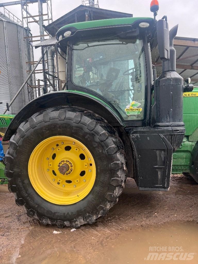 John Deere 8320 R Traktorer