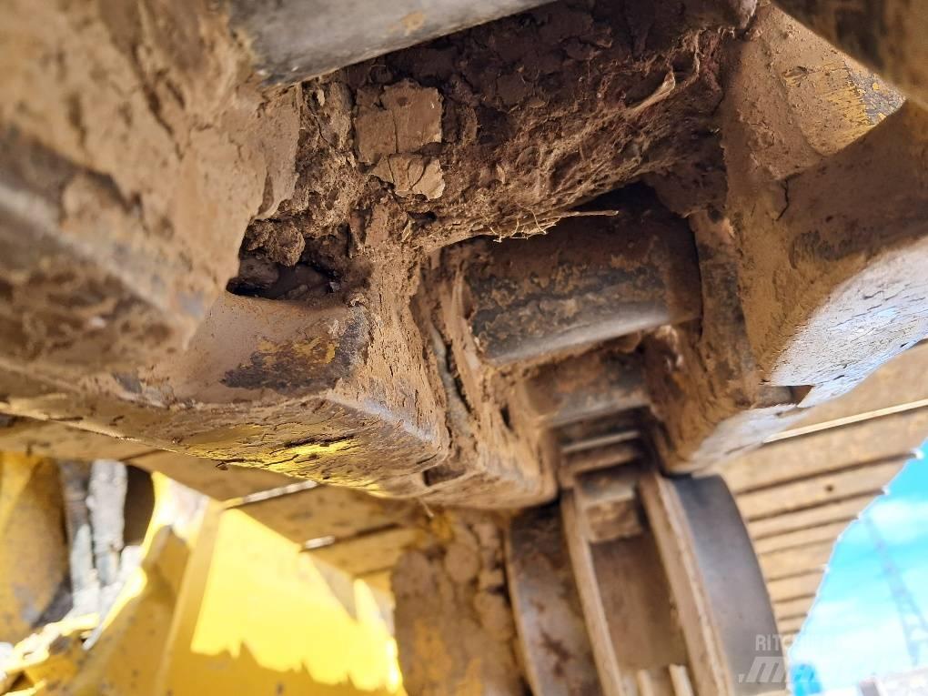 Komatsu D61PXI-24E0 Dozere Beltegående