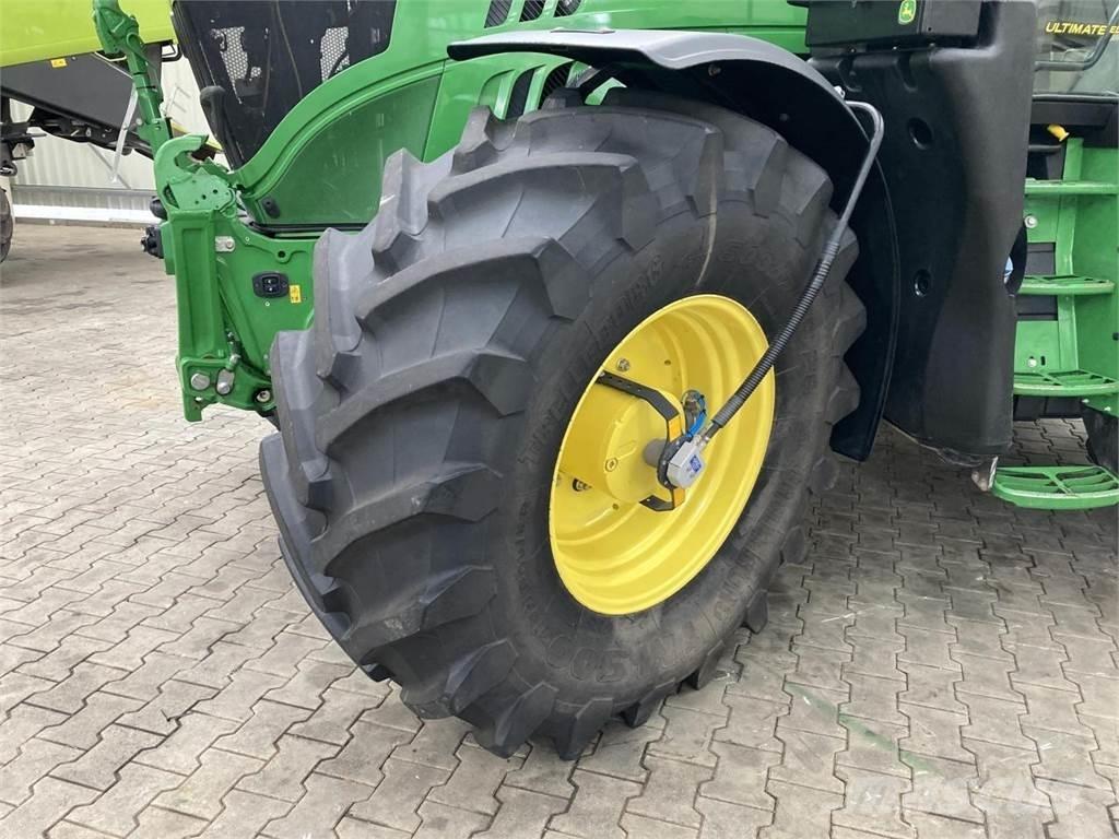 John Deere 6215R Traktorer
