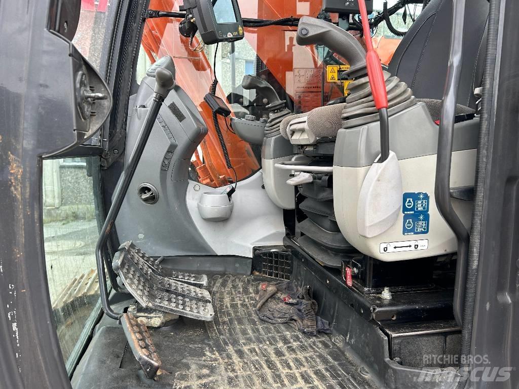 Hitachi ZX225USLC-5 Beltegraver