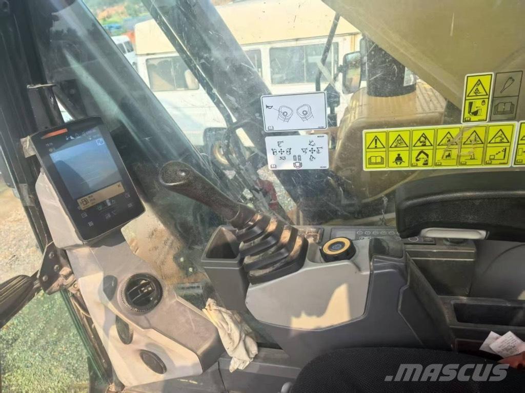 CAT 352 Beltegraver