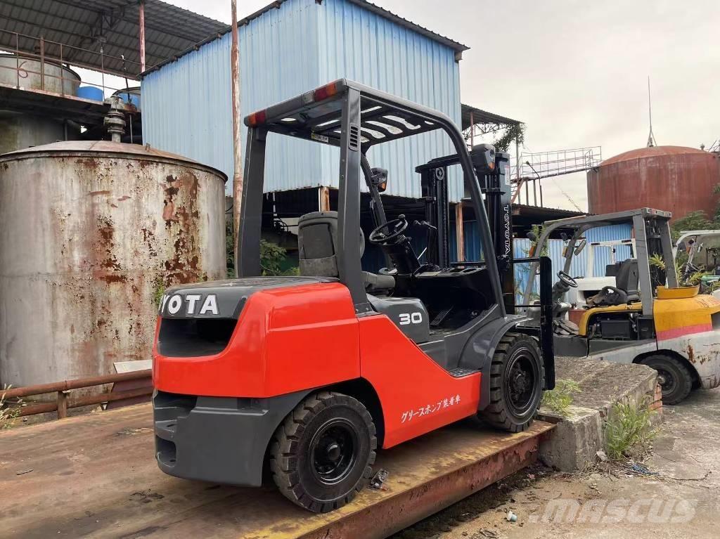 Toyota FD 30 Diesel Trucker