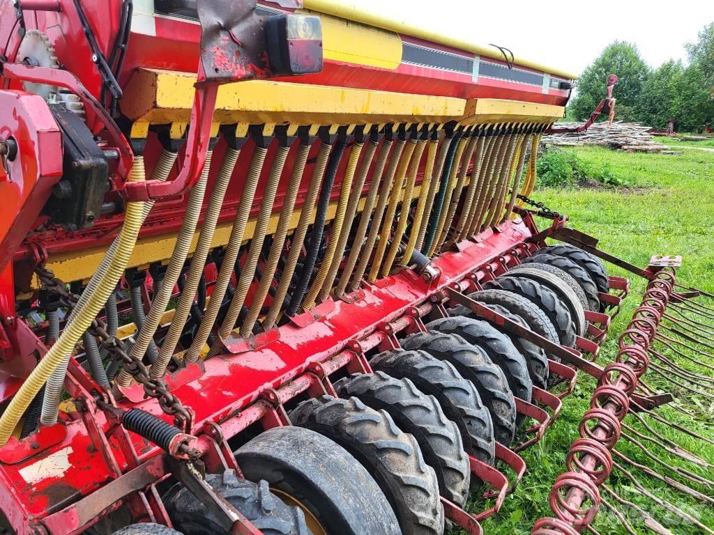 Väderstad Rapid400C Såmaskiner
