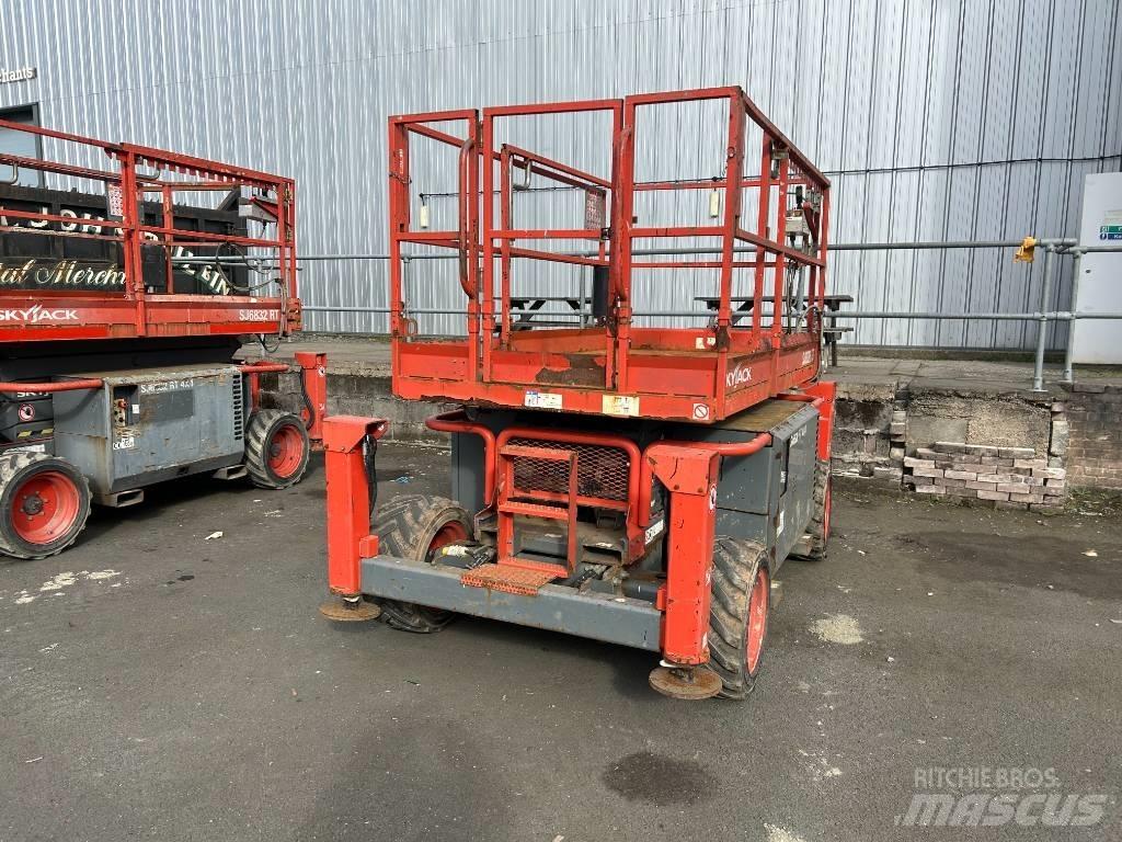 SkyJack SJ 6826 RT Sakselifter