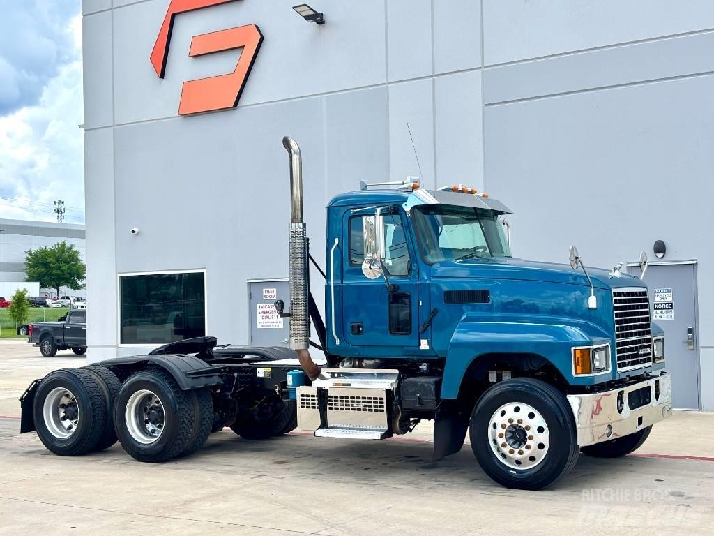 Mack Pinnacle Trekkvogner