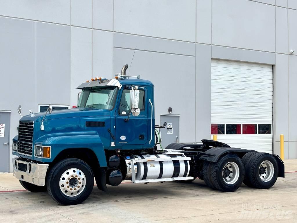 Mack Pinnacle Trekkvogner