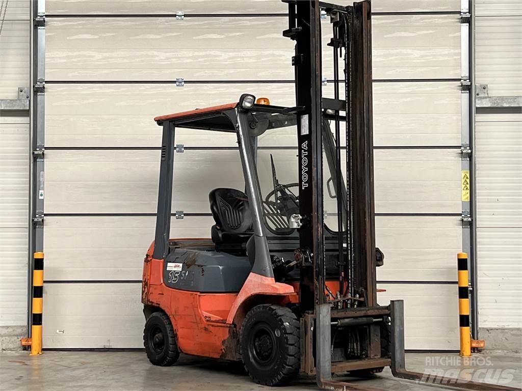Toyota 02-7FDF15 Diesel Trucker