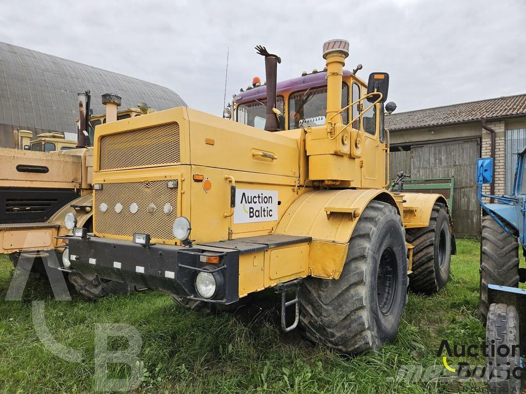  Kirovec K-701 Traktorer