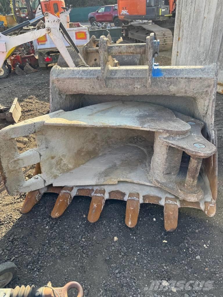 Hitachi ZX 210 LC-6 Beltegraver
