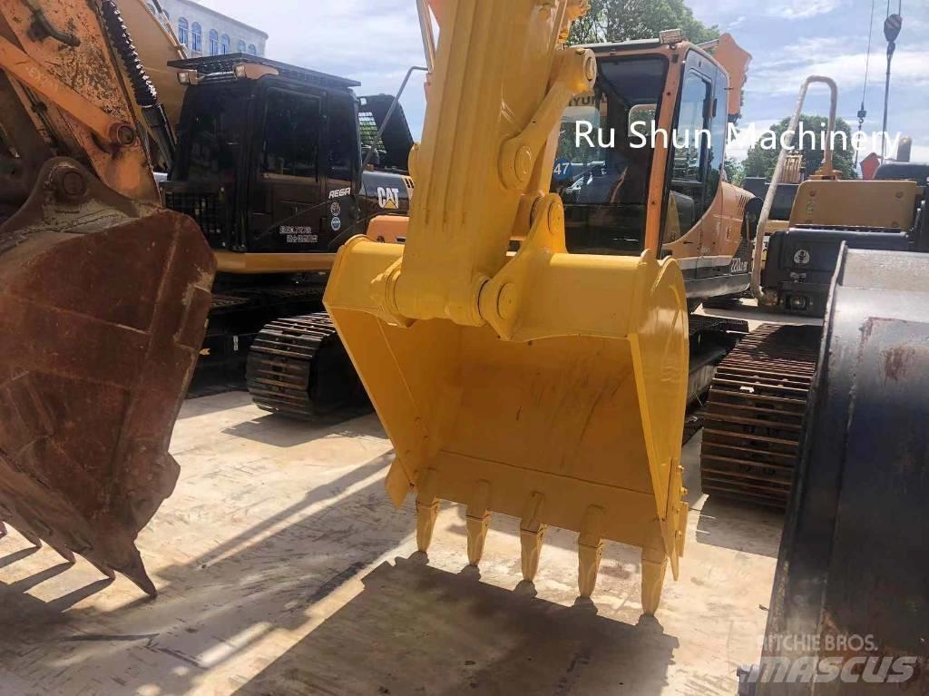 Komatsu PC220-7 Beltegraver