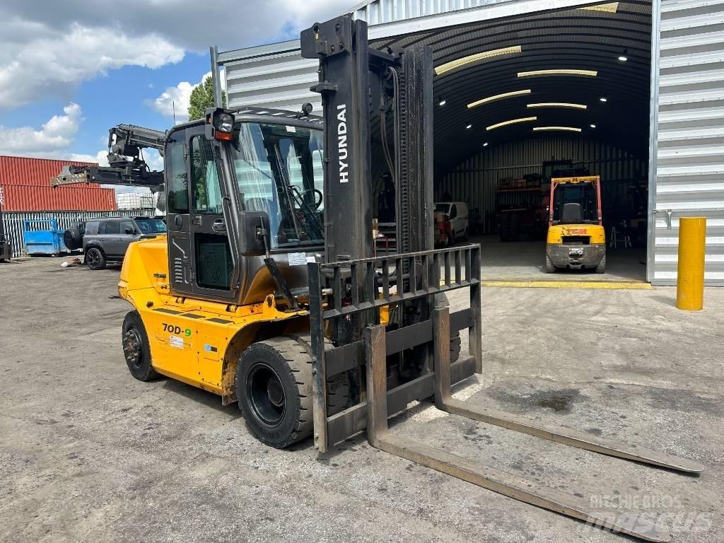 Hyundai 70 D-9 Diesel Trucker