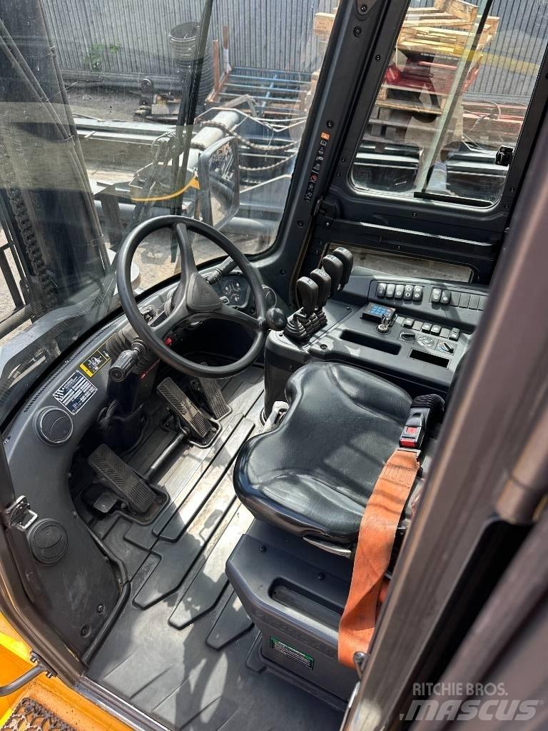 Hyundai 70 D-9 Diesel Trucker