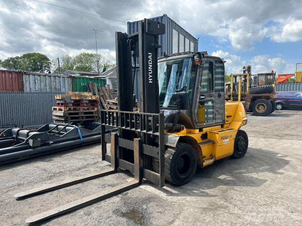 Hyundai 70 D-9 Diesel Trucker