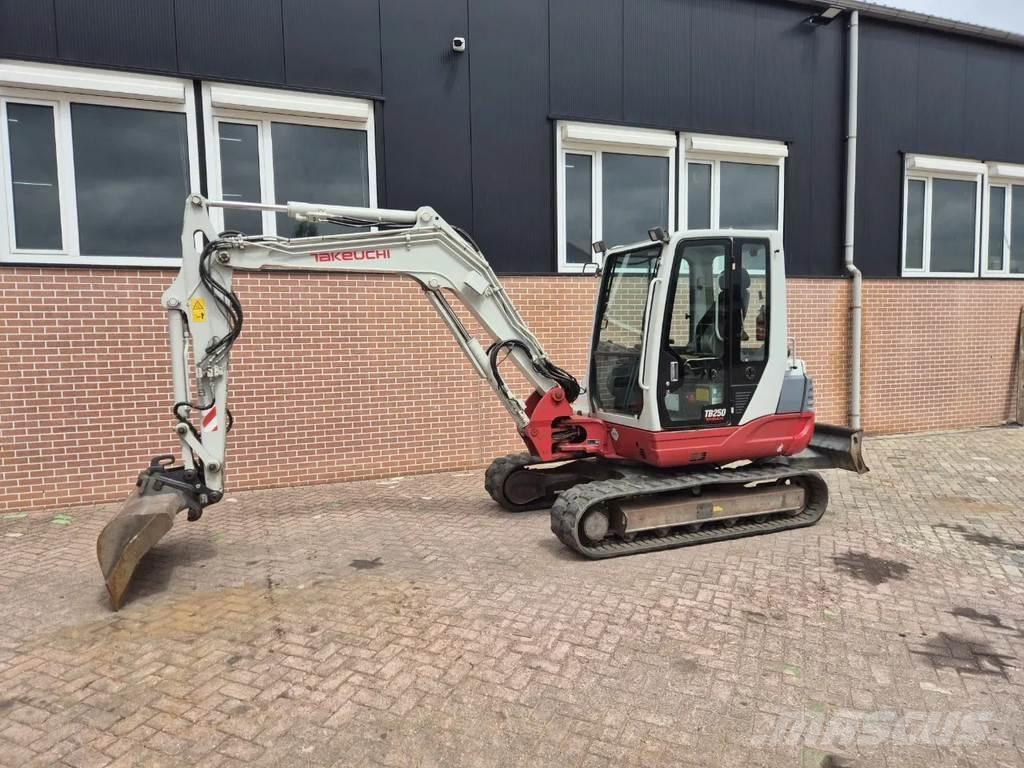 Takeuchi TB250 Minigravere <7t