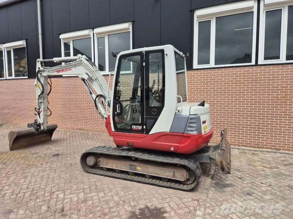 Takeuchi TB250 Minigravere <7t