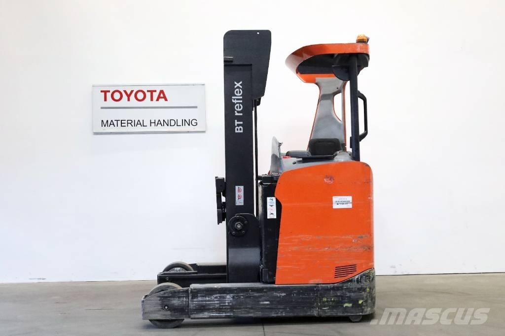 Toyota RRE200H Skyvemasttruck