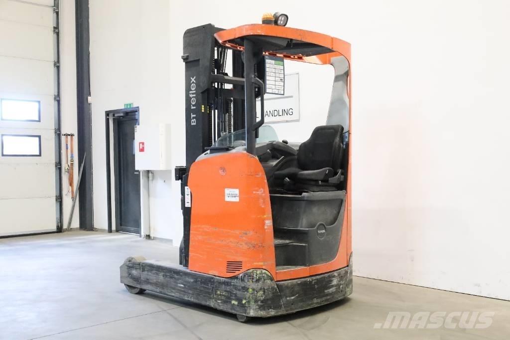 Toyota RRE200H Skyvemasttruck