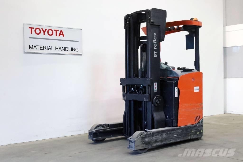 Toyota RRE200H Skyvemasttruck