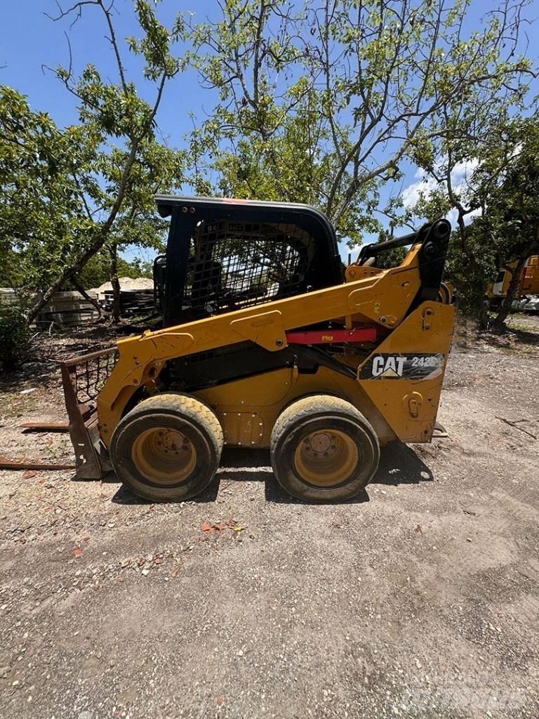 CAT 242 D Kompaktlastere