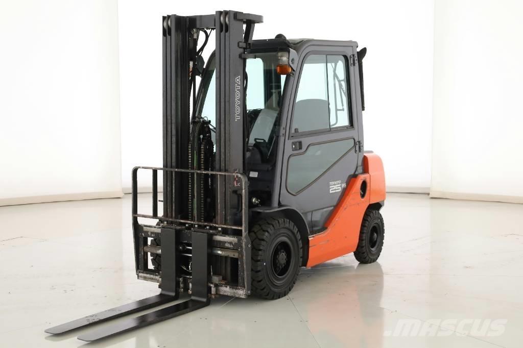 Toyota 02-8 FDF 25 Diesel Trucker