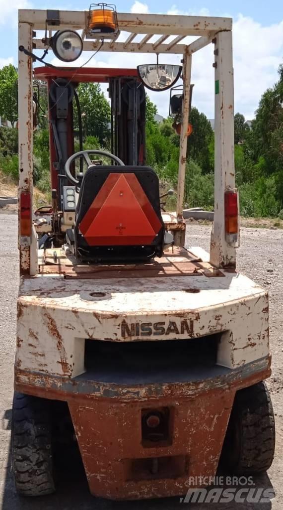 Nissan EH02A20U Diesel Trucker