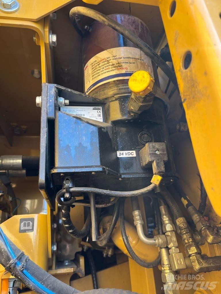 CAT 323 Beltegraver