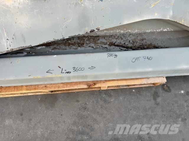 CAT 740 TAILGATE Rammestyrte Dumpere