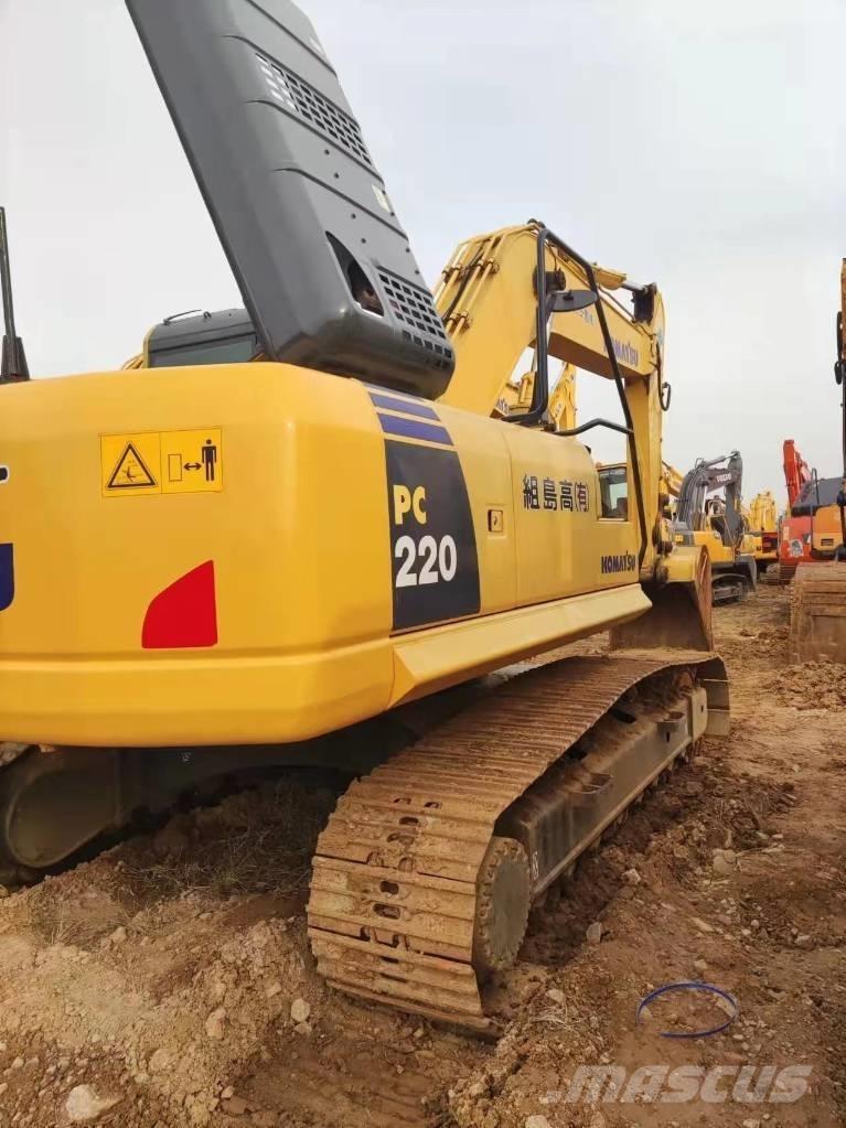 Komatsu PC220 Beltegraver