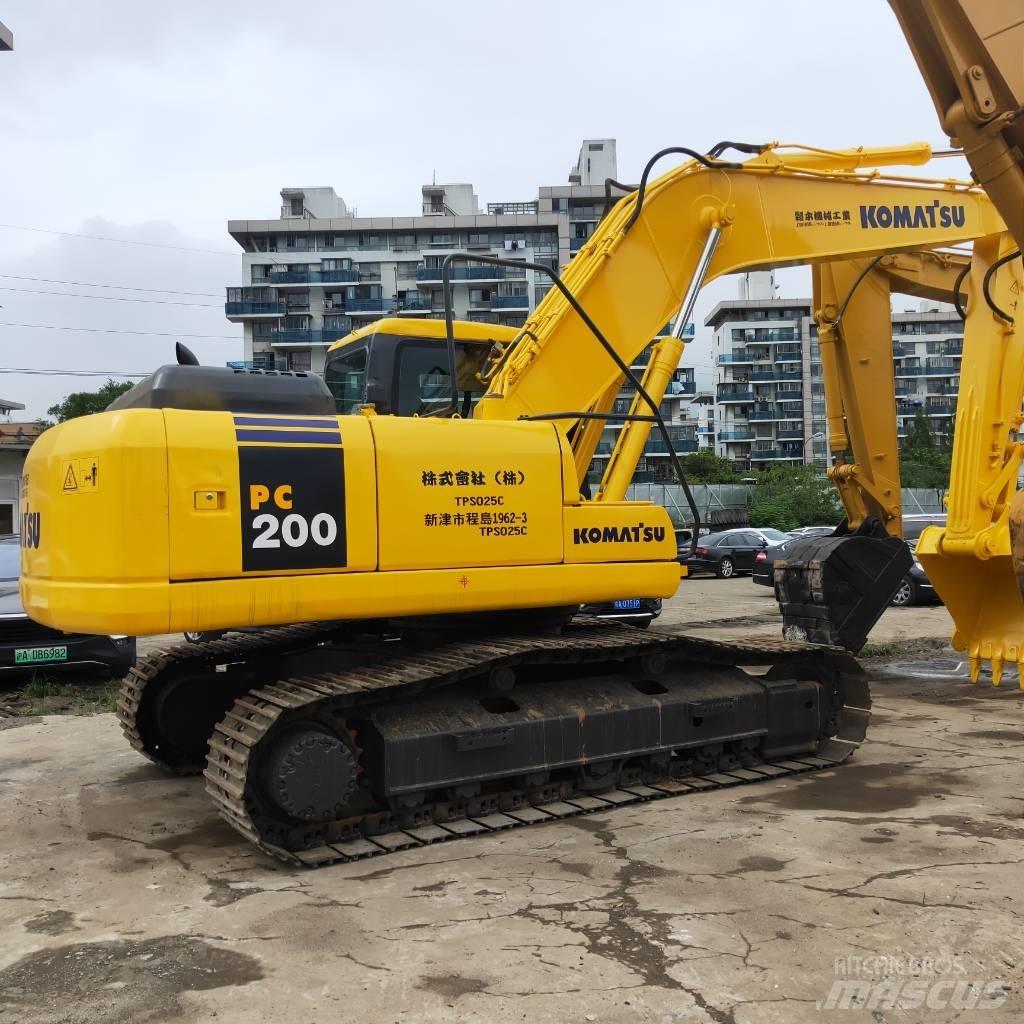 Komatsu PC200-7 Beltegraver