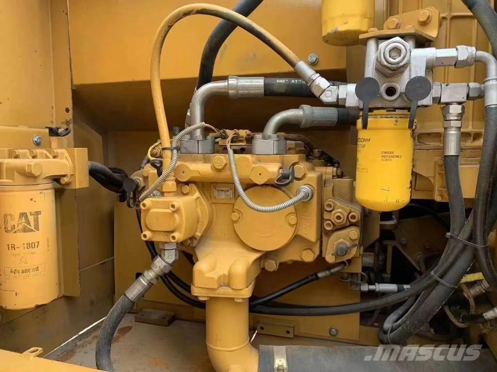 CAT 323D Beltegraver