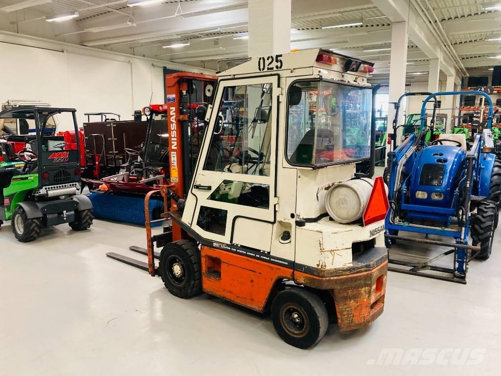 Nissan 25 Propan trucker