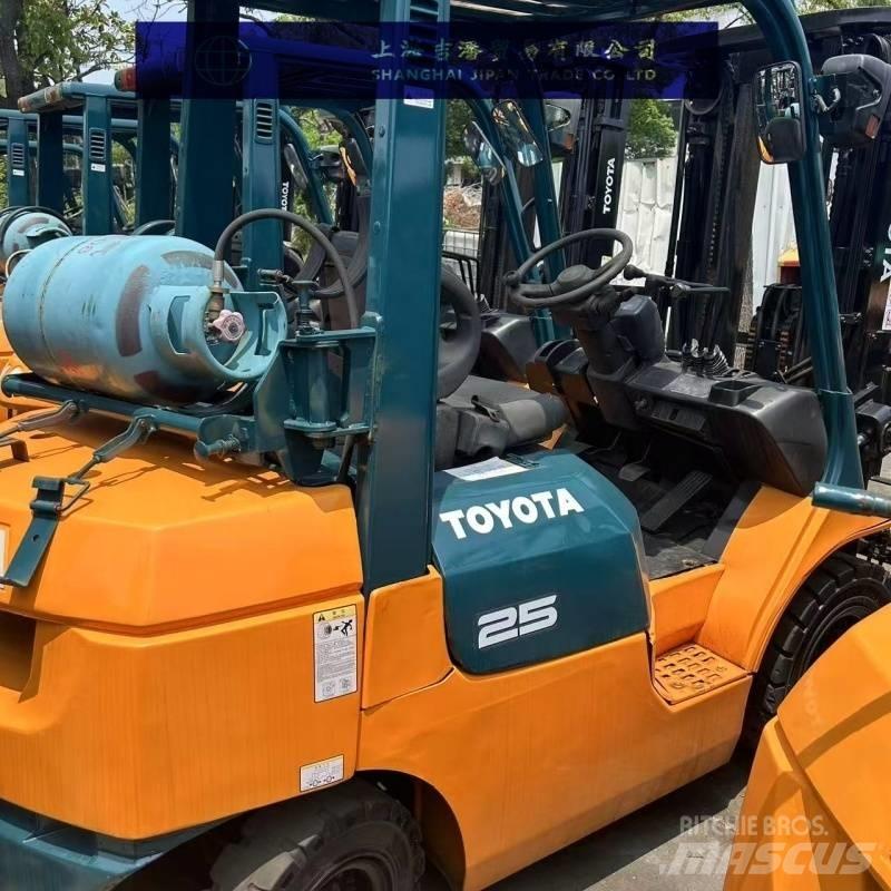 Toyota 25 Diesel Trucker