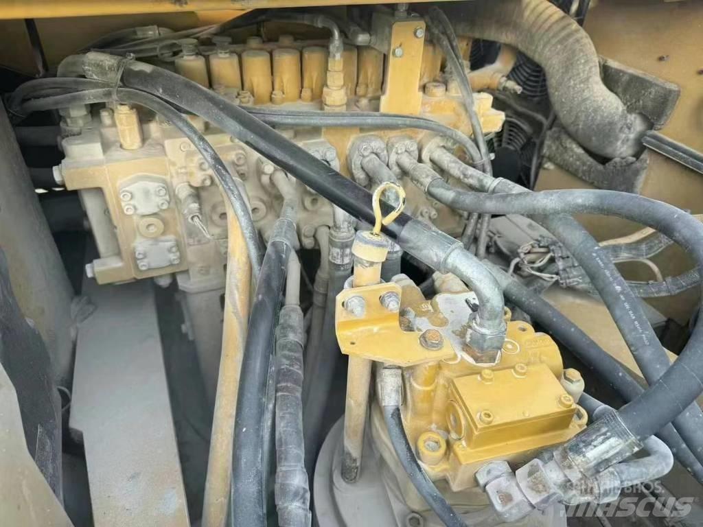 CAT 330 Beltegraver
