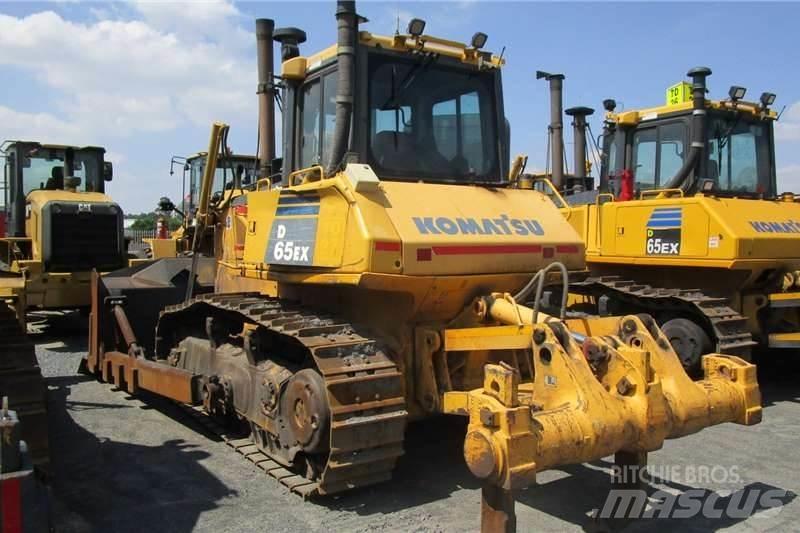 Komatsu D65 EX-16 Dozere Beltegående