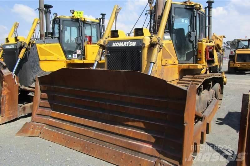 Komatsu D65 EX-16 Dozere Beltegående